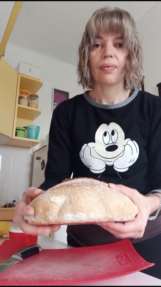 When you rush the bulk fermentation… you get an underproofed (but still yummy) sourdough. Flat, but full of flavor!

#sourdoughjourney #sourdoughbread #doughandknow