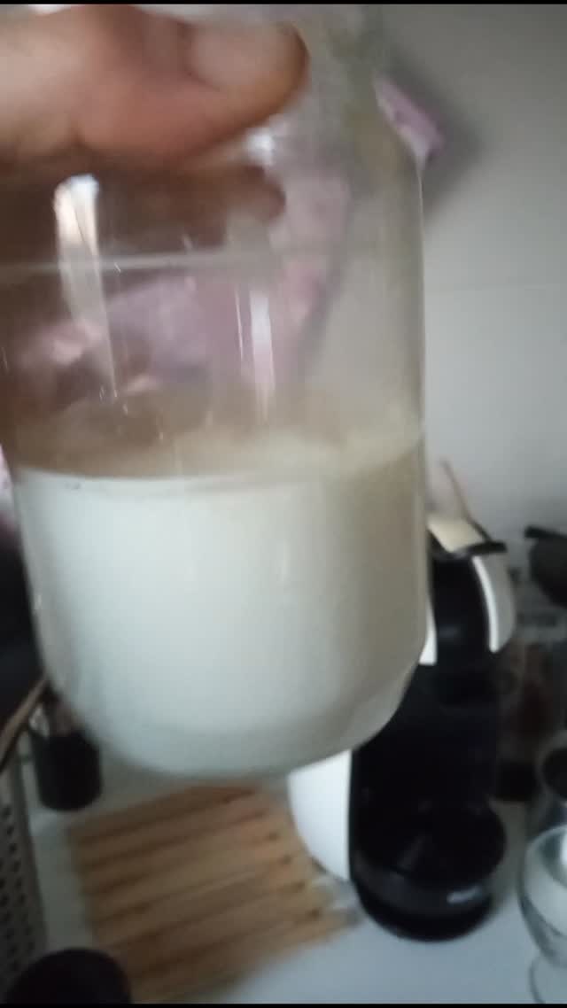 My first kefir! 

#kefir #homemadekefir  #doughandknow